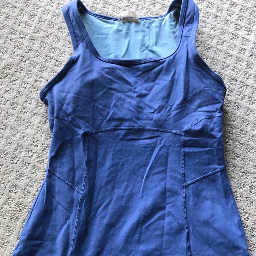 Athleta top size small
