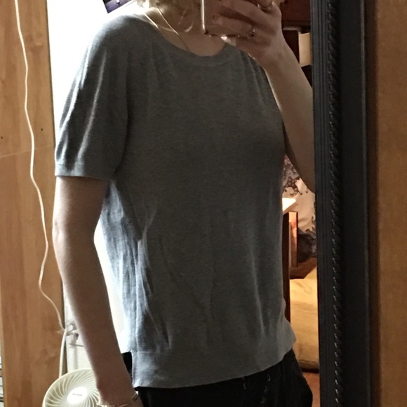 More pics of Everlane grey the sweater tee - Picture 2 of 3