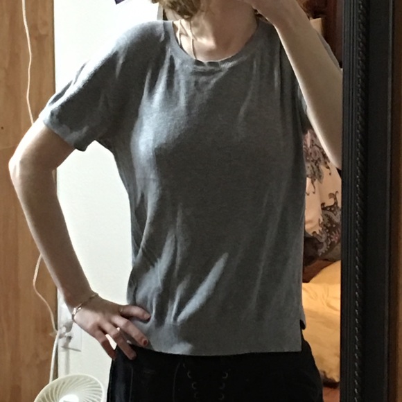 More pics of Everlane grey the sweater tee - Picture 3 of 3