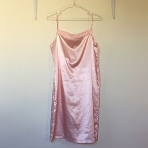 VINTAGE LIGHT PINK SILKY SLIP DRESS 💕💕