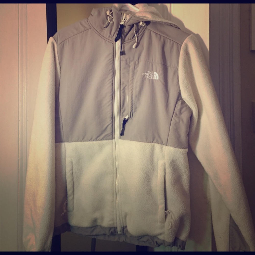 White hooded Northface jacket/fleece