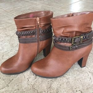 NWOT Brown heeled boots with buckle details