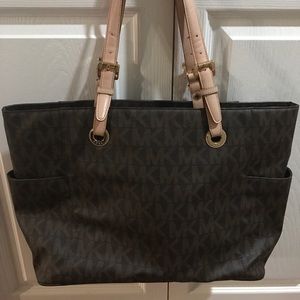 Michael Kors Jet Set Signature Tote