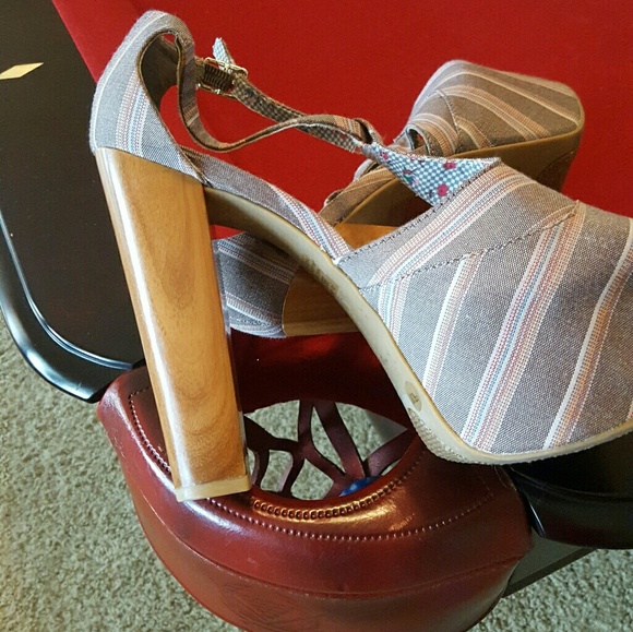 Multi color open toe platform/wooden heel - Picture 3 of 3