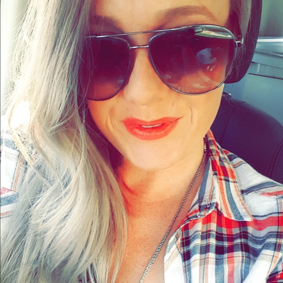 Meet Lindsay your ✨Posh Ambassador✨ - Picture 10 of 16