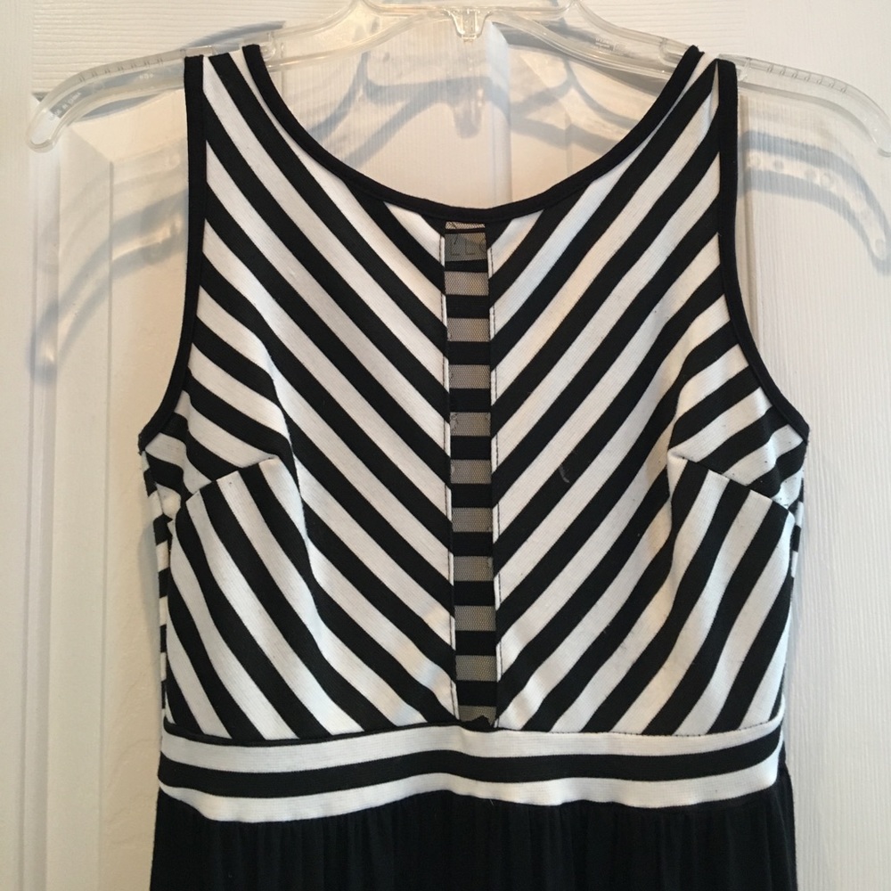 Black and white Malloy maxi dress small