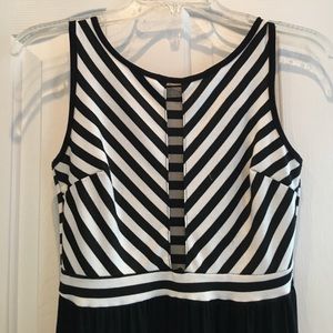 Black and white Malloy maxi dress small