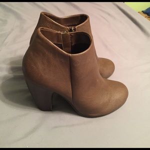 Cato brown heeled bootie