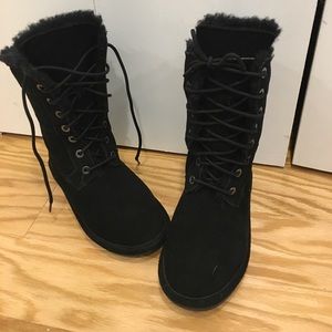 Black bear paw brand  shearling lined suede boots