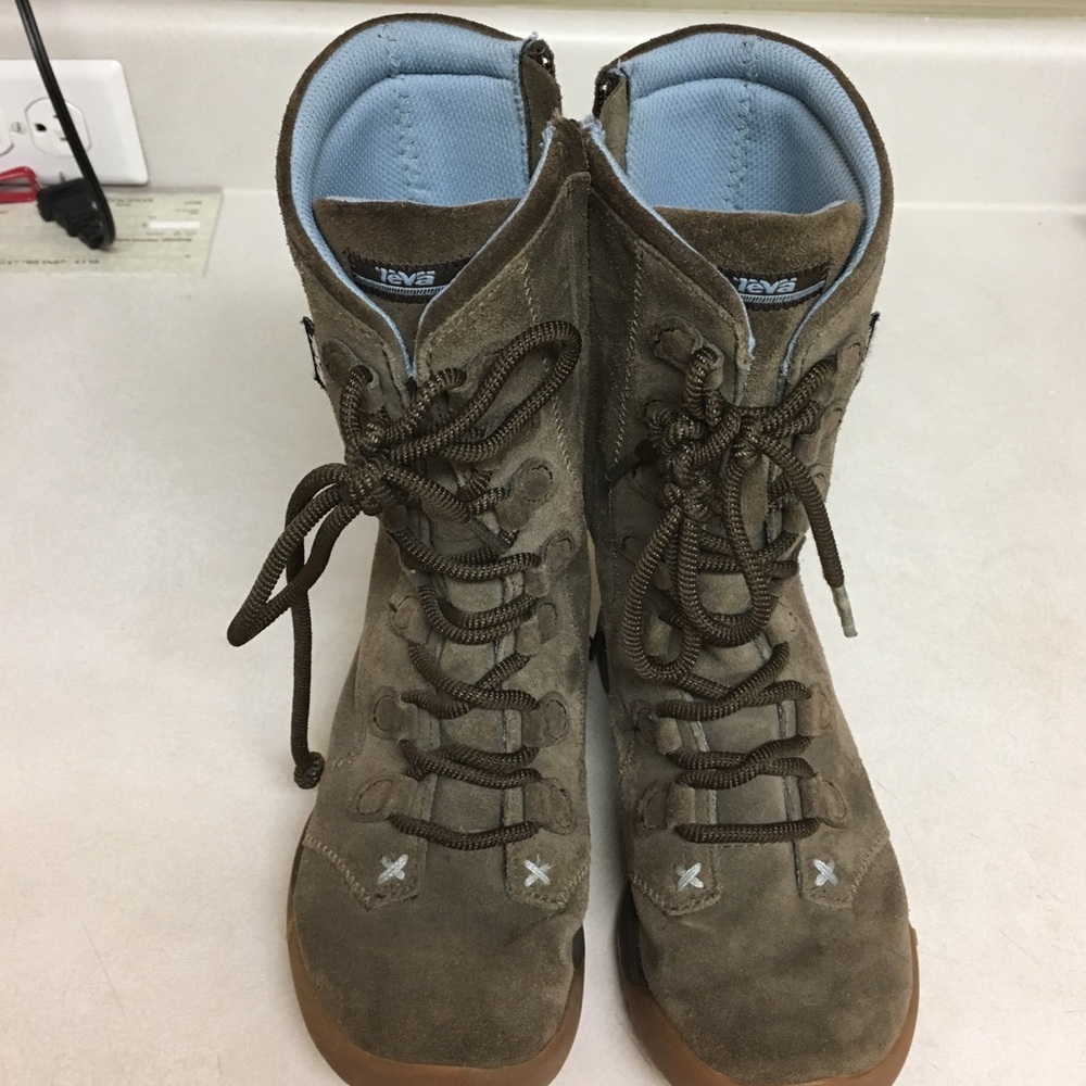 Brown Teva hiking boots for girls 6/7 yrs old