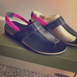 Keen sandals, new never worn
