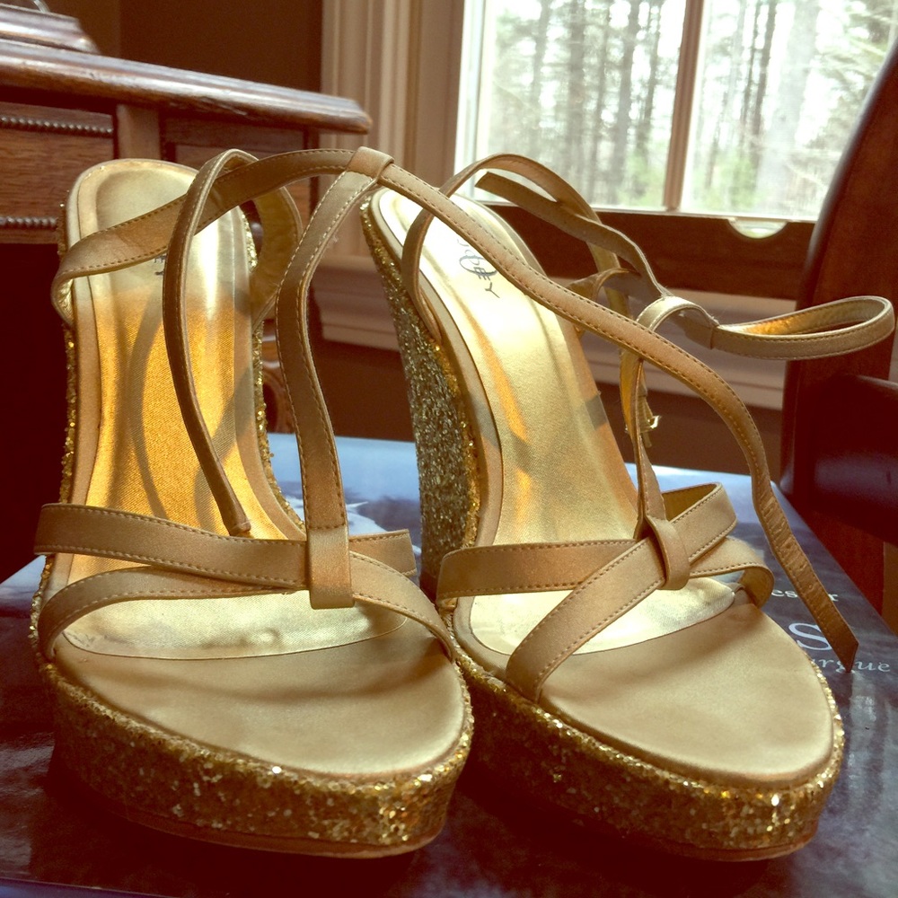 Gold glitter heels open toe strapped.