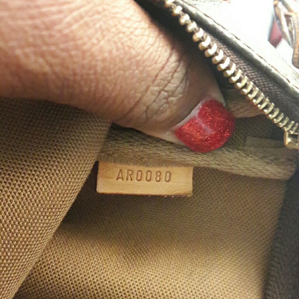 Louis Vuitton Pouchette - Picture 3 of 8