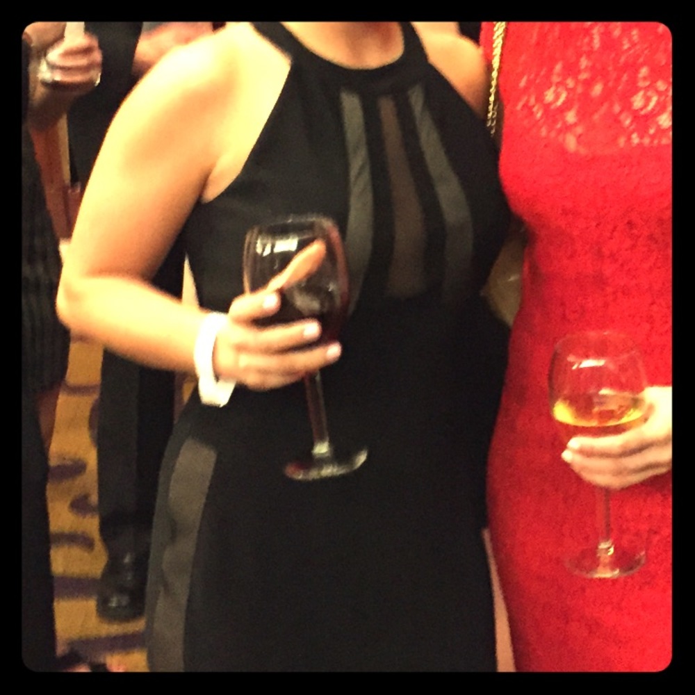 💃🏼💃🏼Black sheer panels formal / prom dress