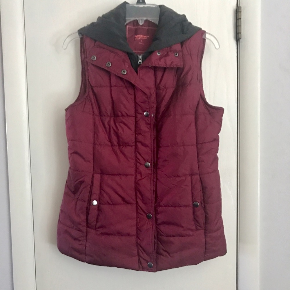 NWOT Hooded Vest