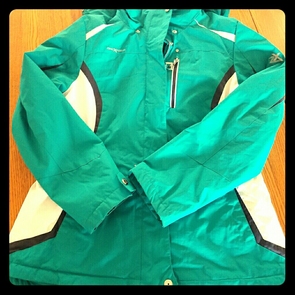 Softshell waterproof lightweight womens jacket