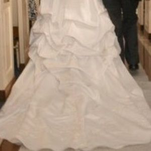 Discontinued Oleg Cassini Wedding Dresses