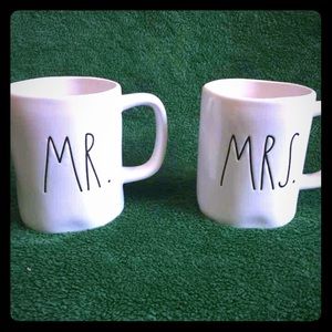 Rae Dunn Mr & Mrs Mug Set
