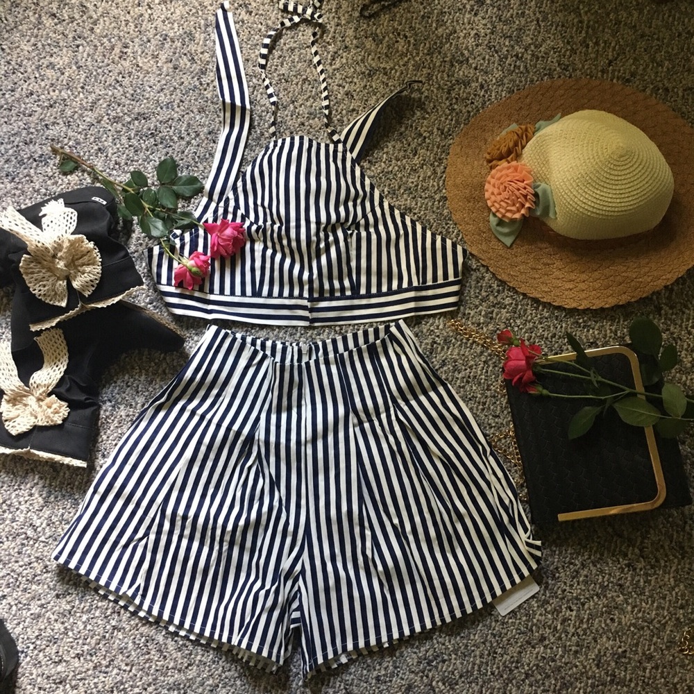 Backless Knotted Top With Vertical Striped Shorts