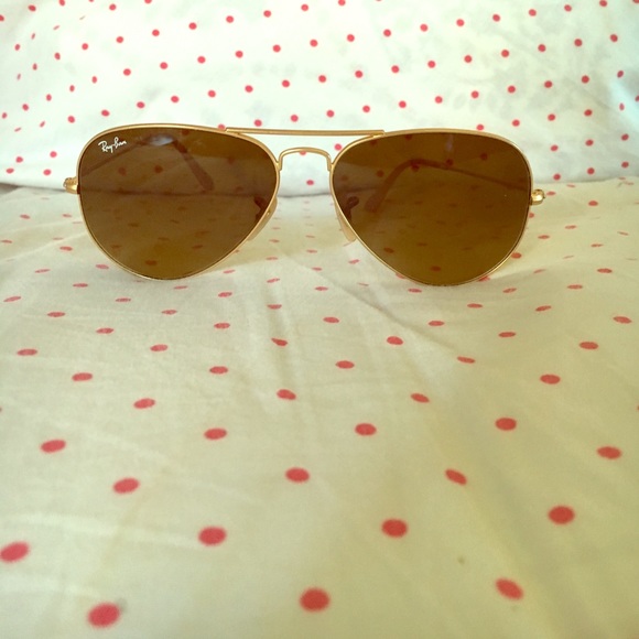 Non-polarized brown Ray Bans with gold frame display picture 2
