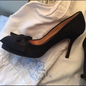Badgley Mischka black suede pumps