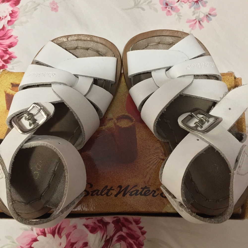Toddler girls size 5 salt Walters!