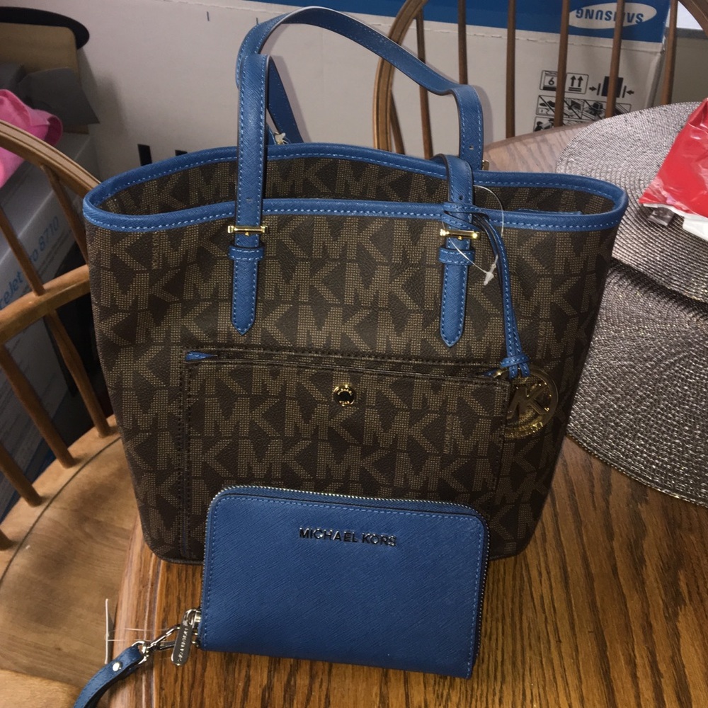 Brand new Michael Kors Jet Set Cornflower bag