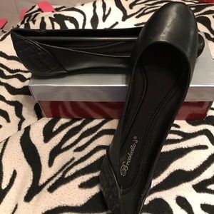 Size 10 black flats