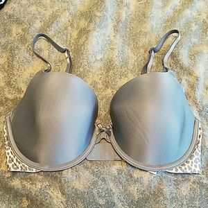 Victoria's secret demi bra, 34dd, brand new