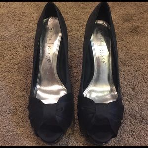 White House Black Market "Ray" pumps