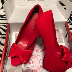 Red heels with bow