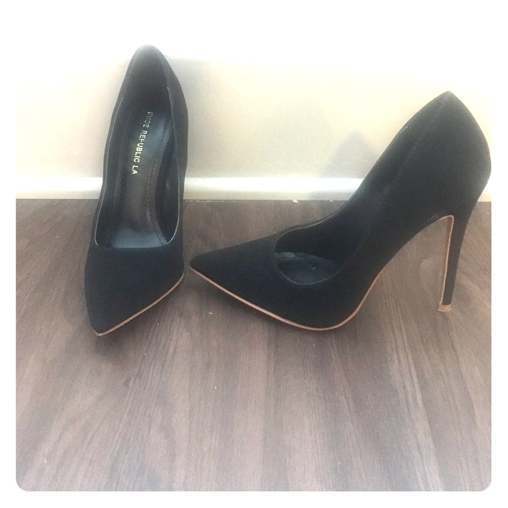 Black pointed toe pumps