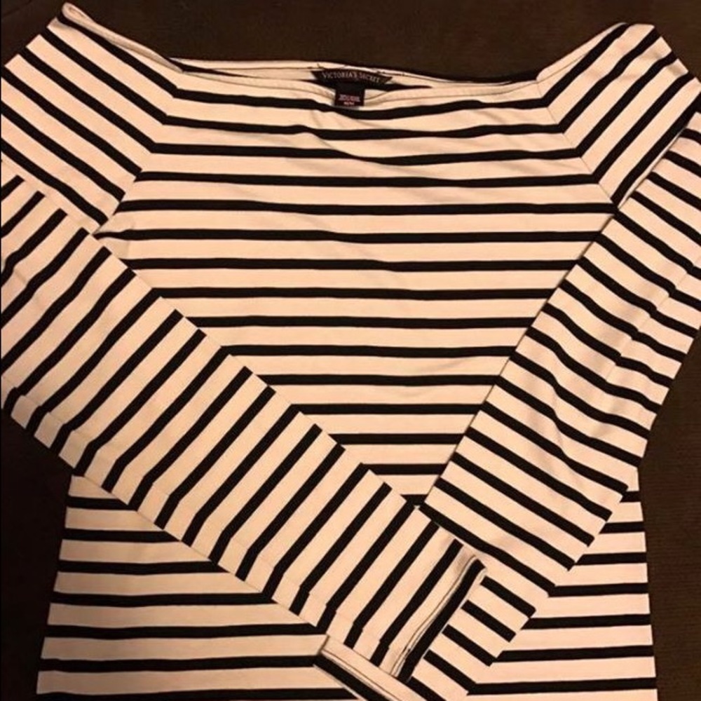 Off the shoulder long sleeve top