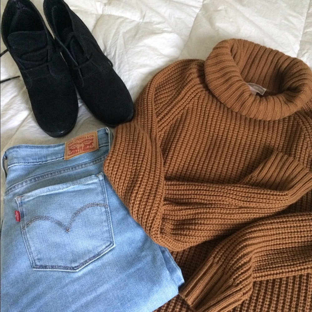 Camel Knit Turtle-neck