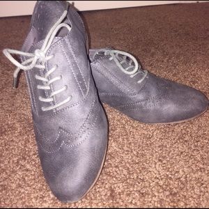 Gray Oxford Style Shoes 6