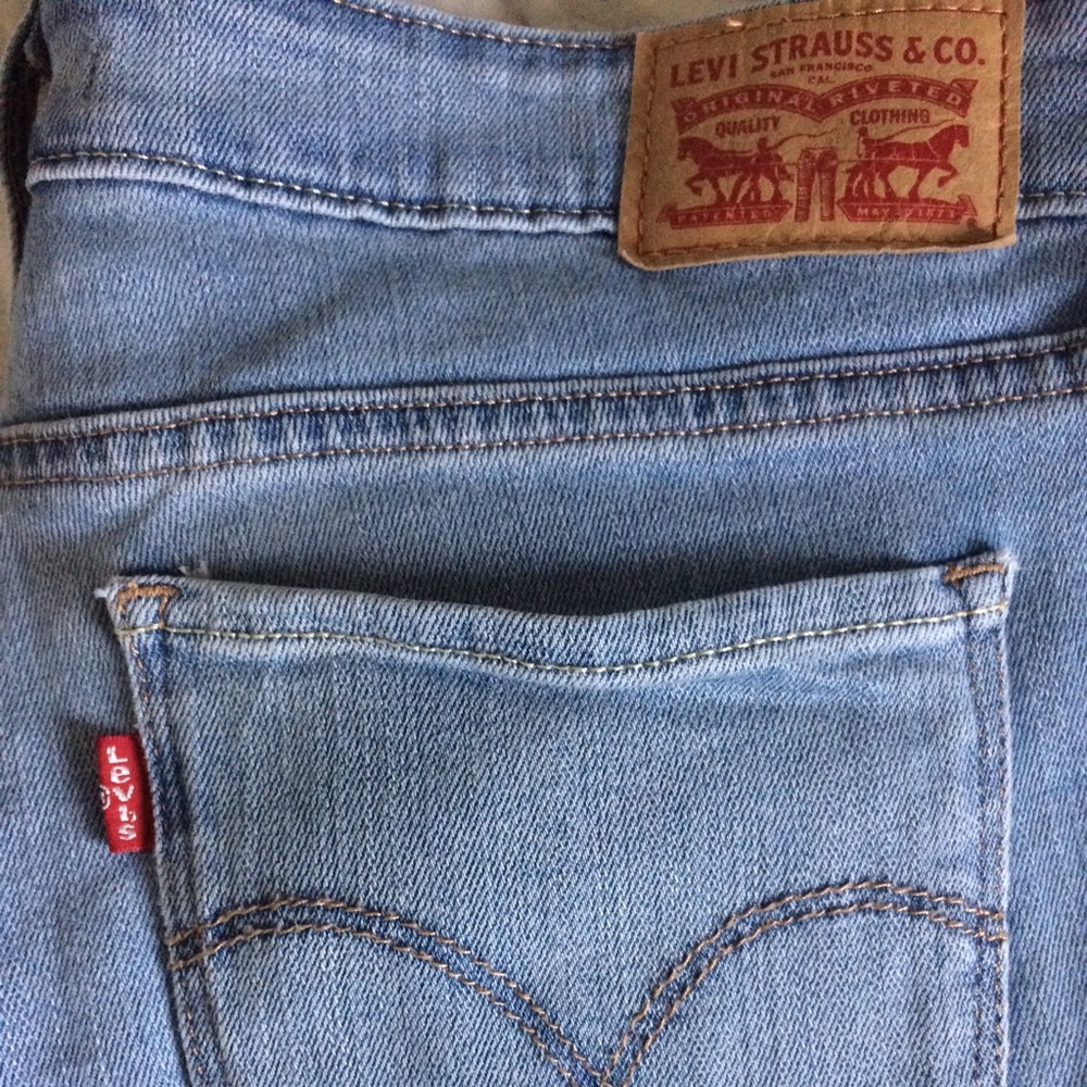 Levi's light colored skinny jeans