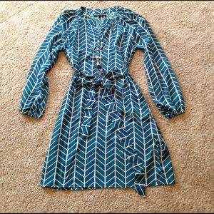 Lightweight dress with sash