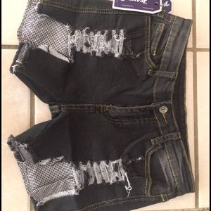 Destroyed high-waisted shorts