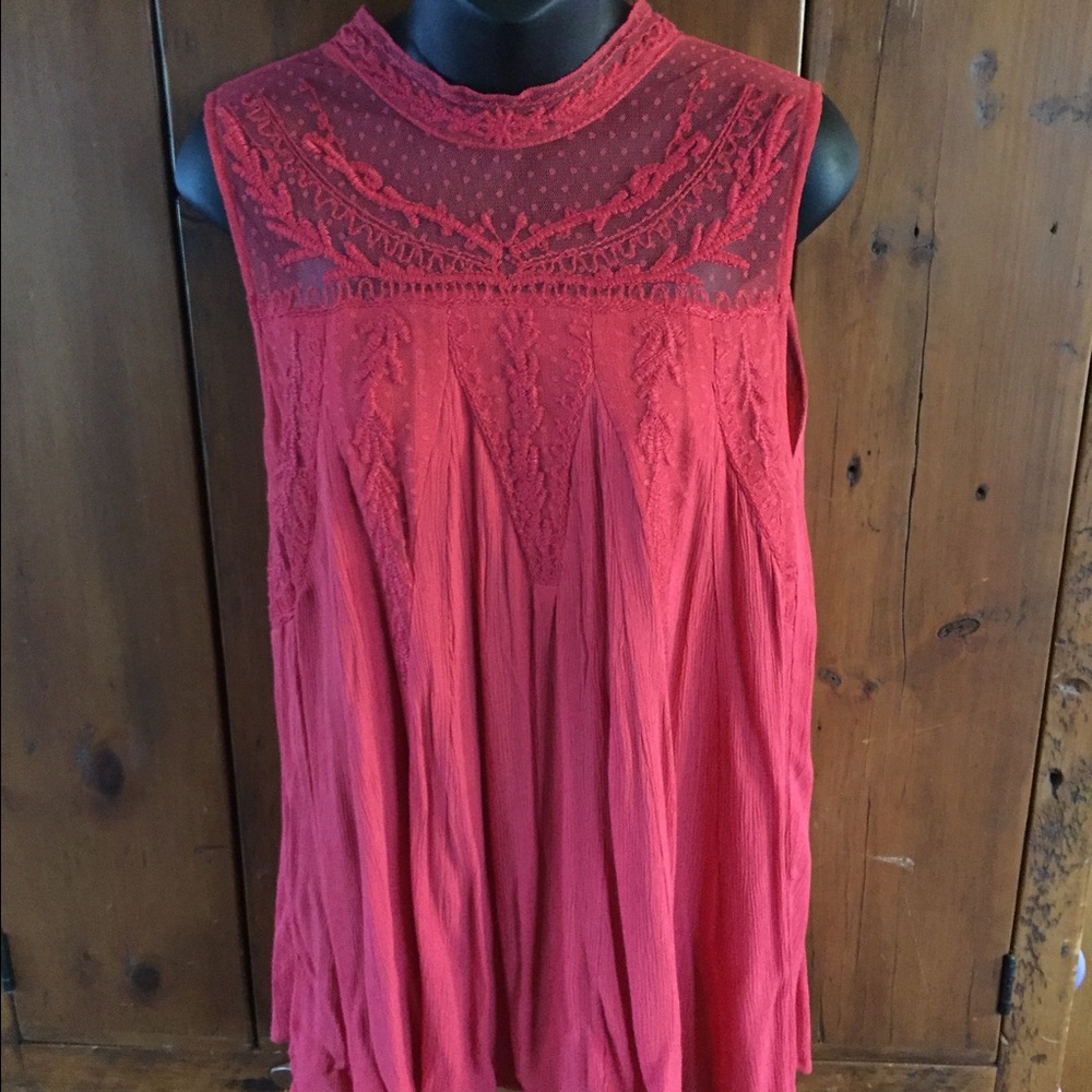 HYDEPark Sleeveless Coral Lace Flowy Top