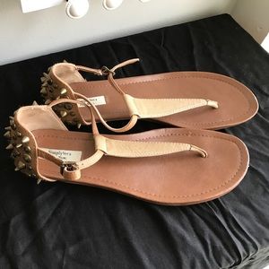 Simple Vera studded sandals