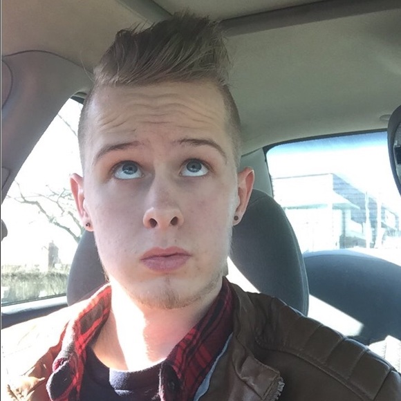 Meet your Posher, Alex - Picture 1 of 1