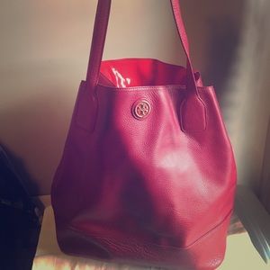 >>>>Tory Burch Red Robinson Magazine Tote - EUC<<<