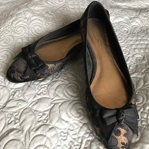 Ann Taylor flats