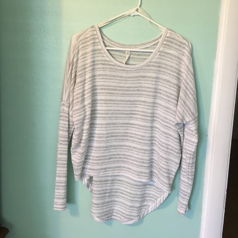 Jessica Simpson sweater