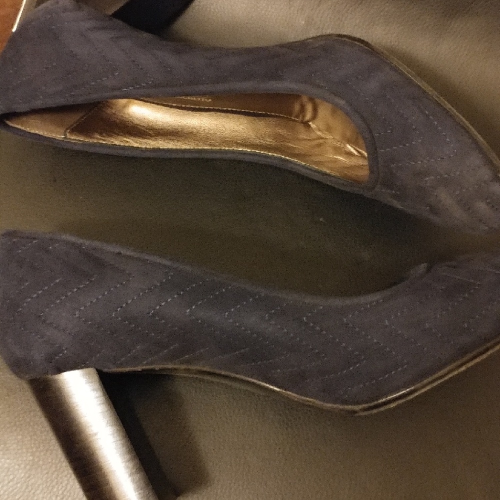 Aquatalia quilted navy blue heels great cond