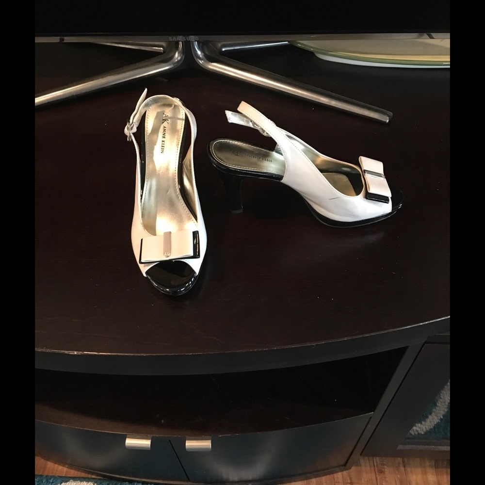 ANNE KLEIN Slingback Stacked Heels