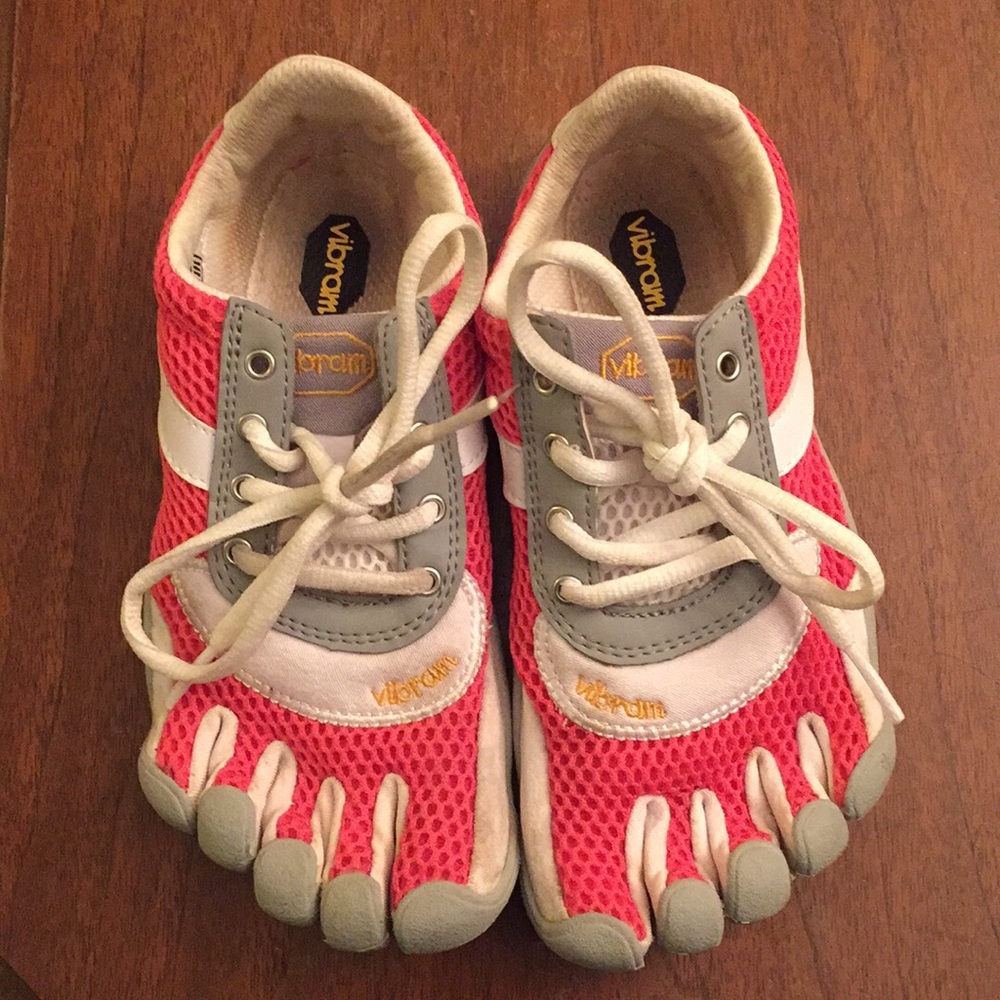 Vibram 5 finger little girl shoes! Size 2.5!