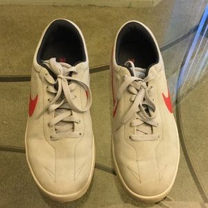 Nike sneakers men's 9.5