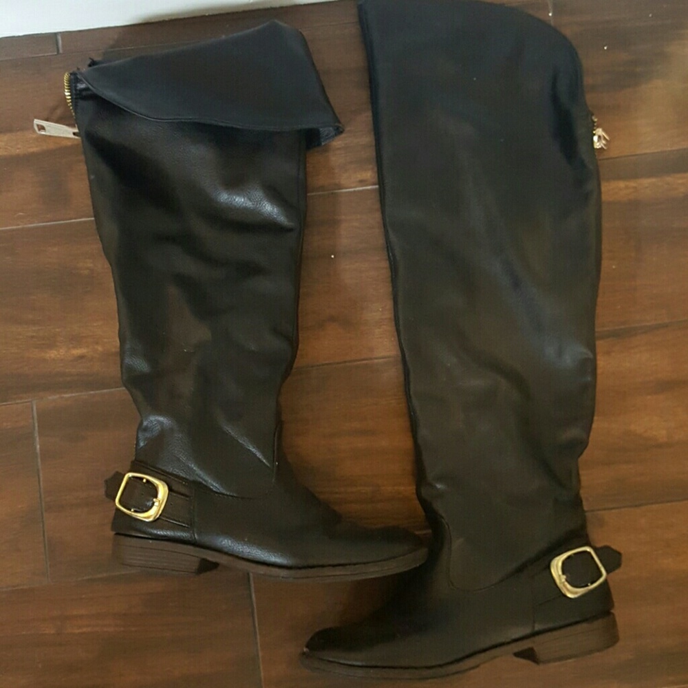 Black leather knee boots