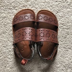 Osh Kosh brown sandals